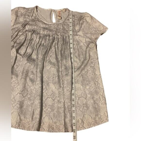 Dolan Left Coast Anthropologie Blouse Top Snake Print Pilar Pleated Size Small - Picture 9 of 9